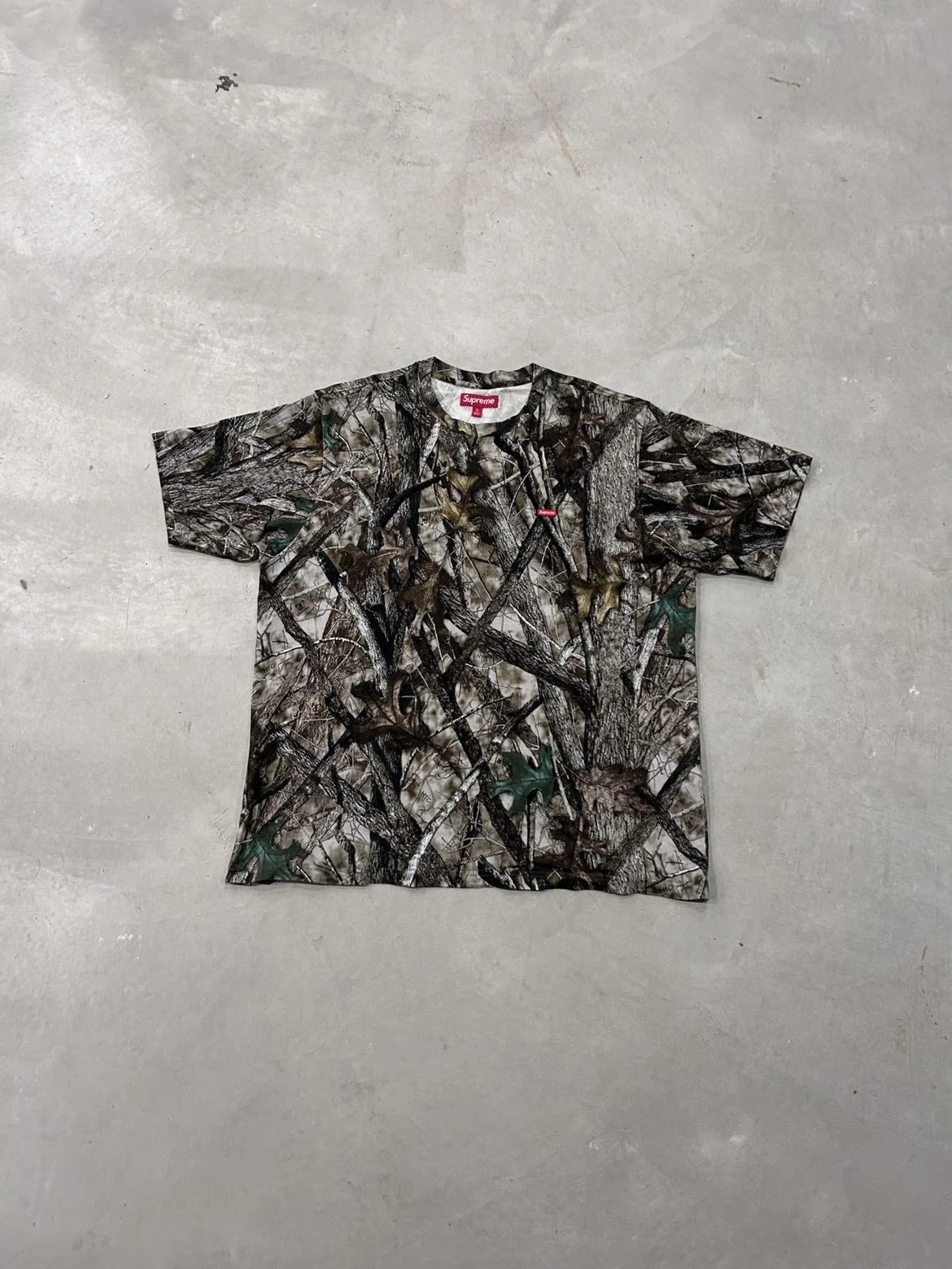 Supreme — Supreme Realtree Small Box Logo — streetwear — resale