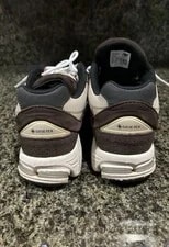 ’s New Balance 2002r Gore-Tex 3
