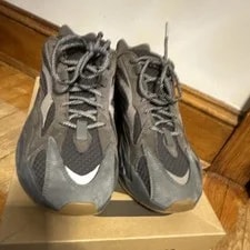 Yeezy Boost 700 Solid Low Top Lace Up ’s Athletic 3