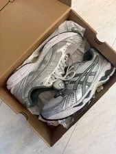 Asics — Asics Gel-kayano 14 9.5US/27.5cm — Sneaker — resale