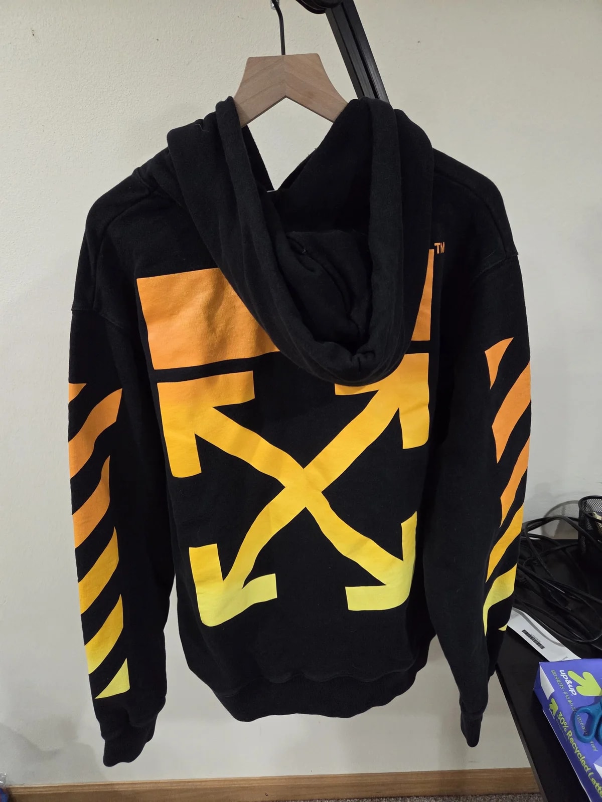 Off-White — Off-White Arrows Hoodie — streetwear — resale