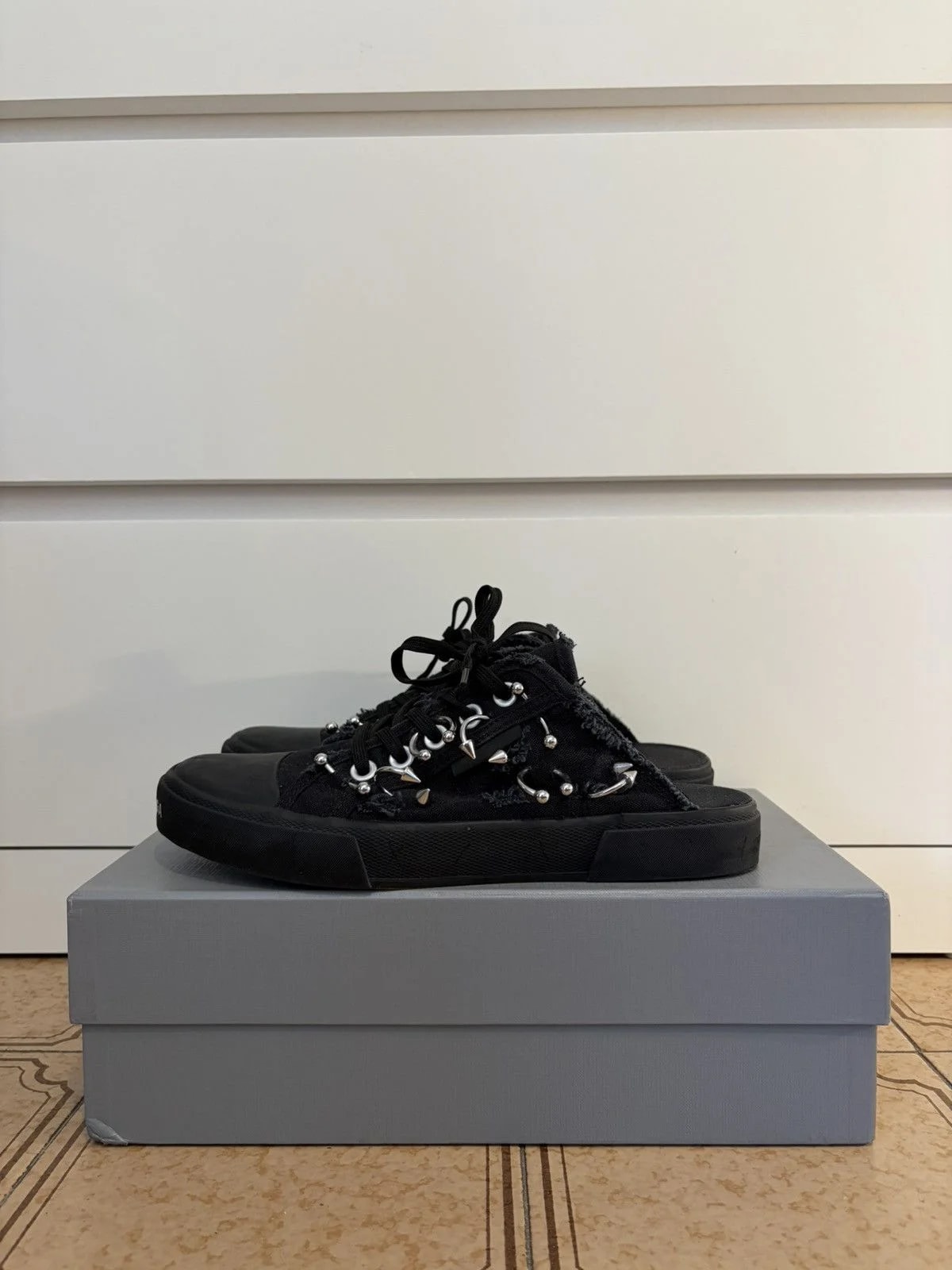 Balenciaga — Balenciaga Paris Distressed Mule — Sneaker — resale