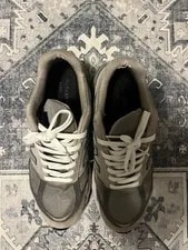 Size 9.5 - New Balance 990 V5 2