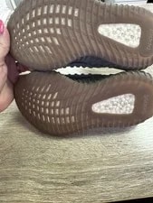 ’s Yeezy Boost 350 V2 Good Condition Size 10 SB22 4
