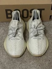 Yeezy 350 Boost V2 Size 5.5 in Great Condition 2