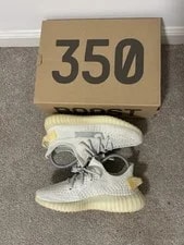 Yeezy 350 Boost V2 Size 5.5 in Great Condition 3