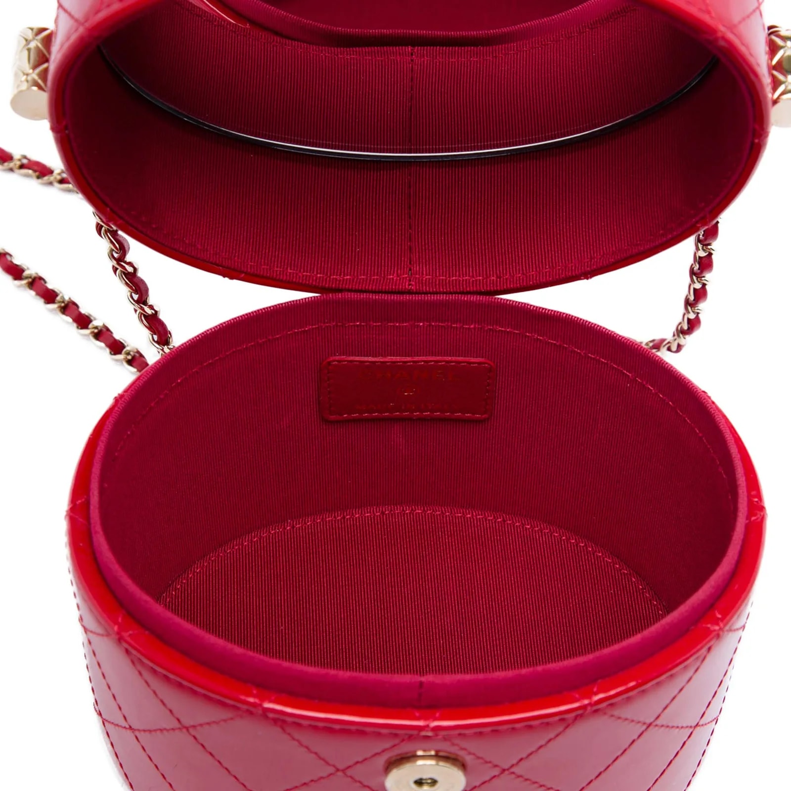 CC Round Vanity Case With Chain 4