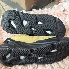 Yeezy Boost 700 Mnvn Flux Size 4