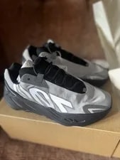 Adidas — Size 6 - Adidas Yeezy Boost 700 Mnvn — Sneaker — resale