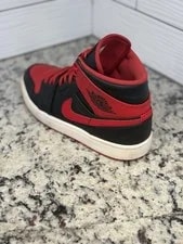 Air Jordan 1 Mid "Alternate " - Size 9 US 2