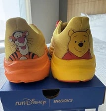 Winnie the Pooh & Tigger 2026 Brooks Ghost 17 Size 8 | 9.5 New in Box 2