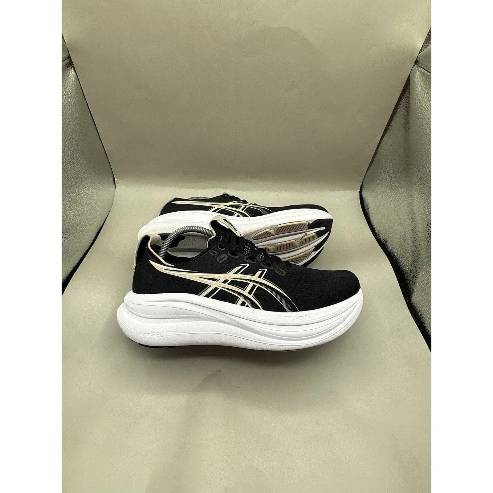 Asics — Authentic Asics Gel-Nimbus 28 Feather 9.5M Clean — Sneaker — resale