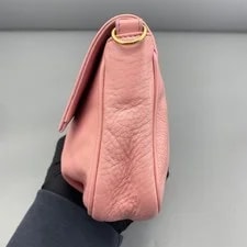 Fendi Chain . 4