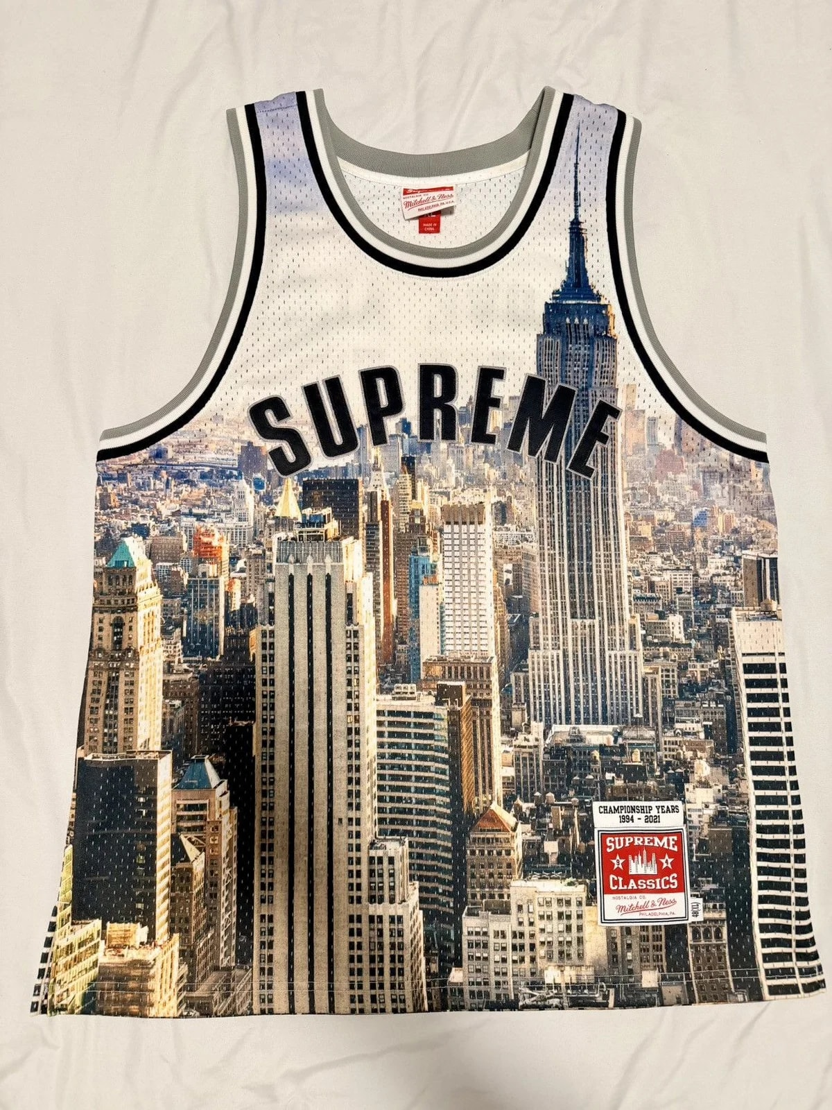Supreme — Supreme Mitchell & Ness New York Skyline — streetwear — resale