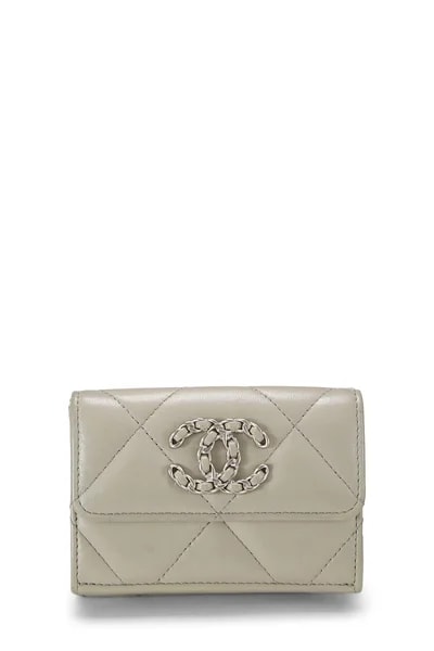Chanel — 19 Compact Wallet — Accessory — resale