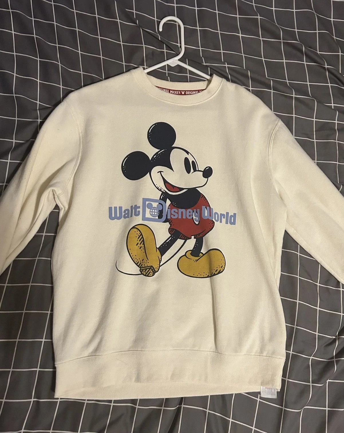 Disney Longsleeve — streetwear — resale