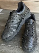 Size 9LV/10US - Louis Vuitton Embossed 🖤 ! 4
