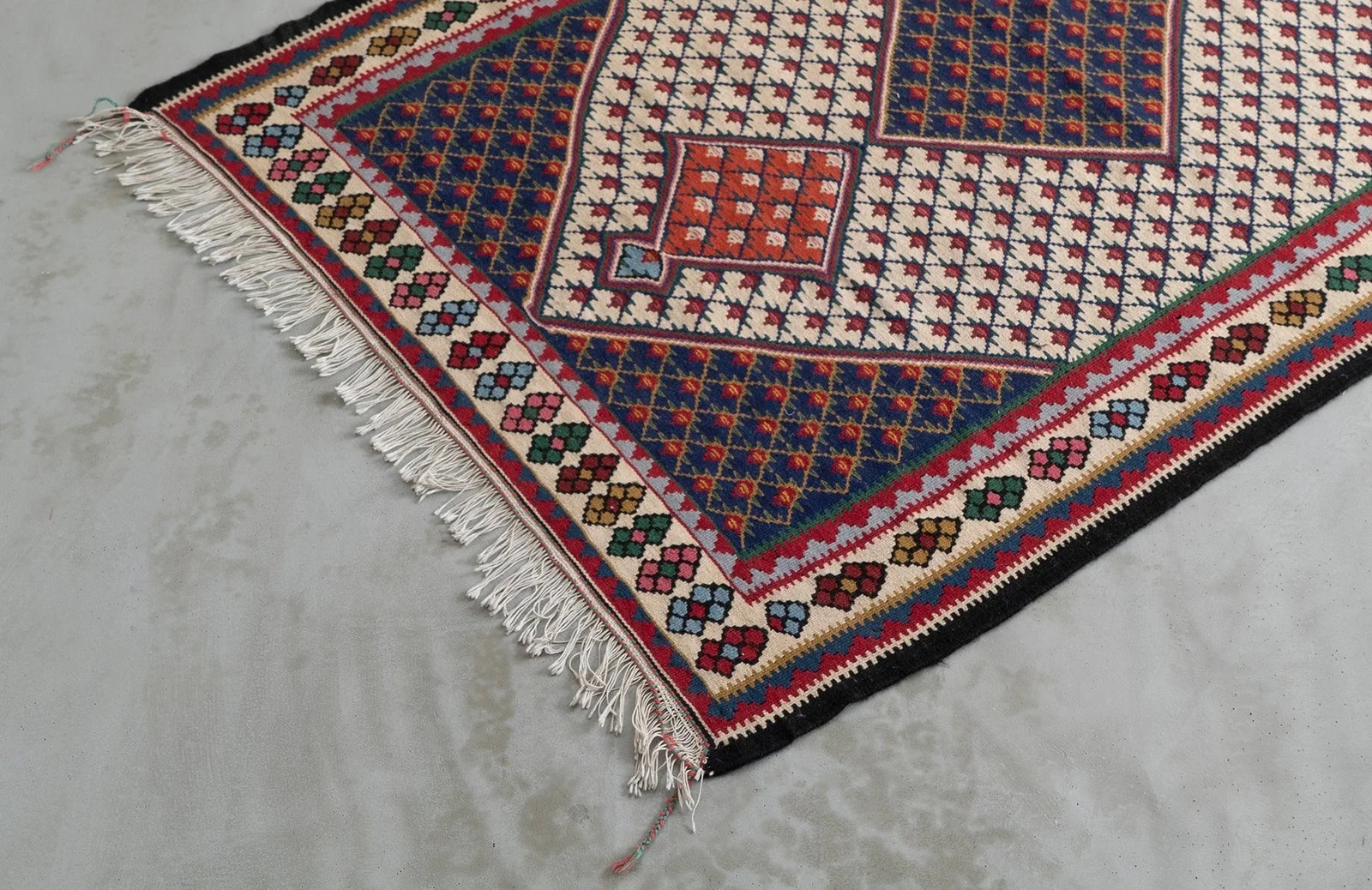 Senneh Kilim Persian Rug 2