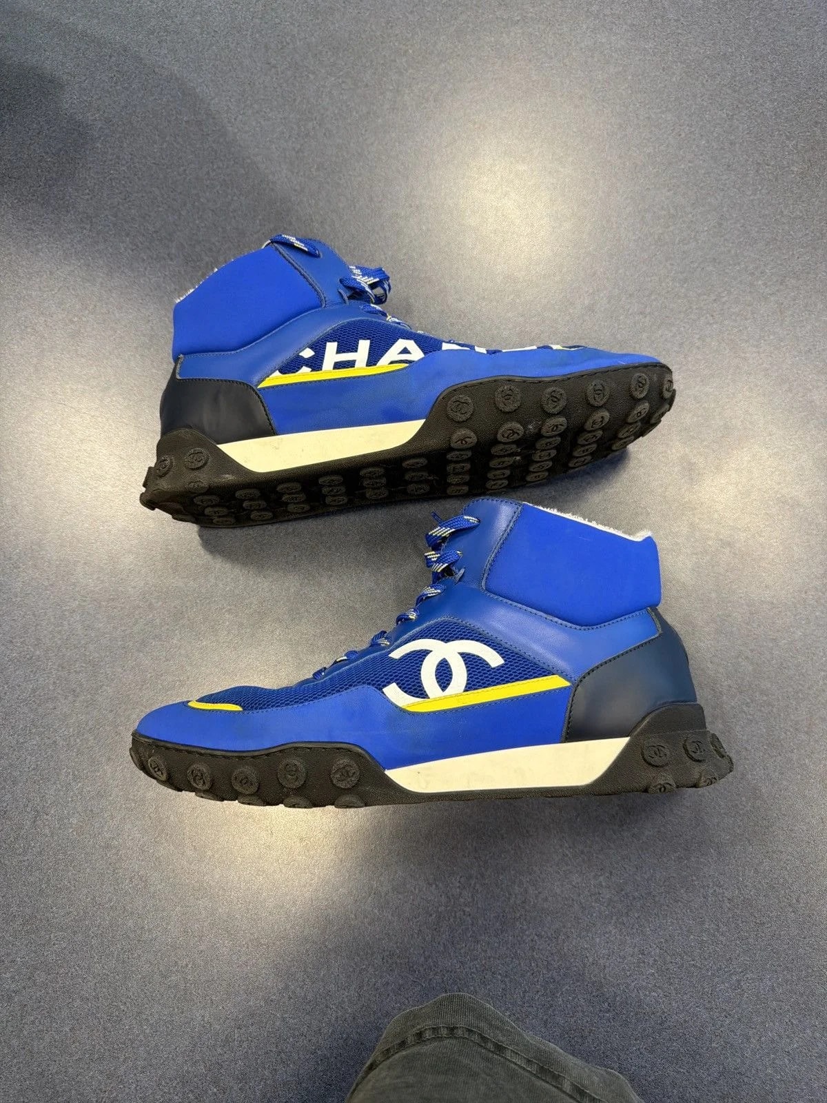 Chanel — Chanel High Top * — Sneaker — resale
