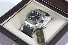 Audemars Piguet Royal Oak Offshore Diver Ref:15703ST 42mm. 2013 Full Set 4