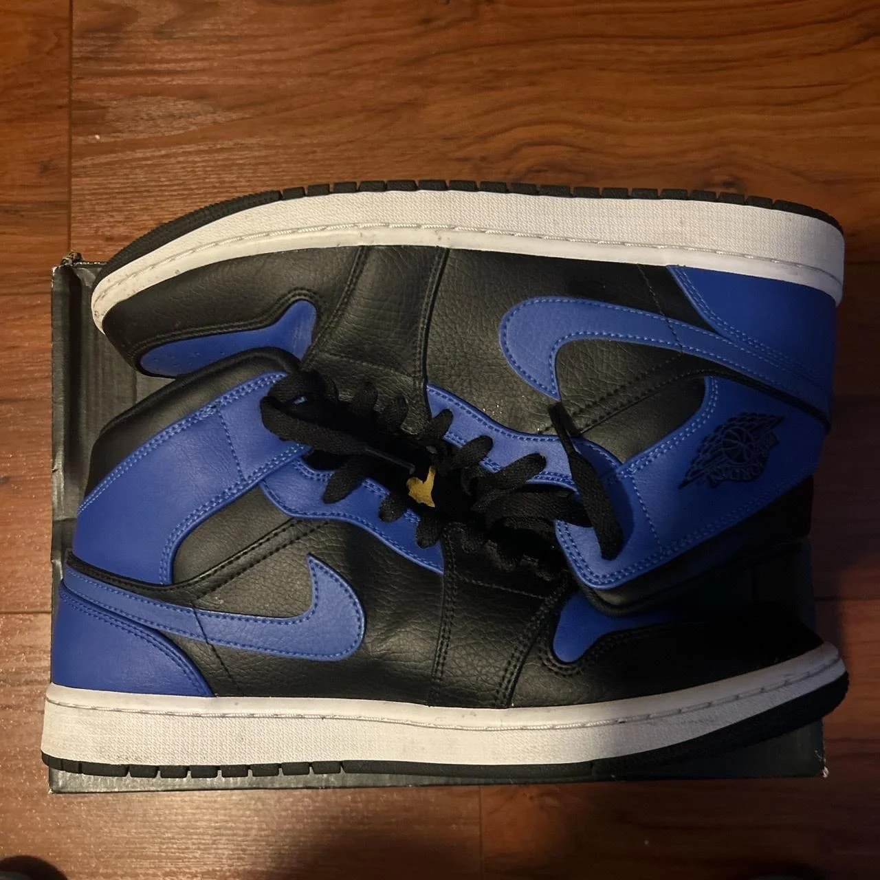 Jordan 1 Mid Hyper 2