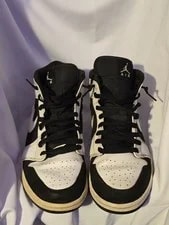Air Jordan — Size 11 - Air Jordan 1 Retro Mid Tuxedo — Sneaker — resale