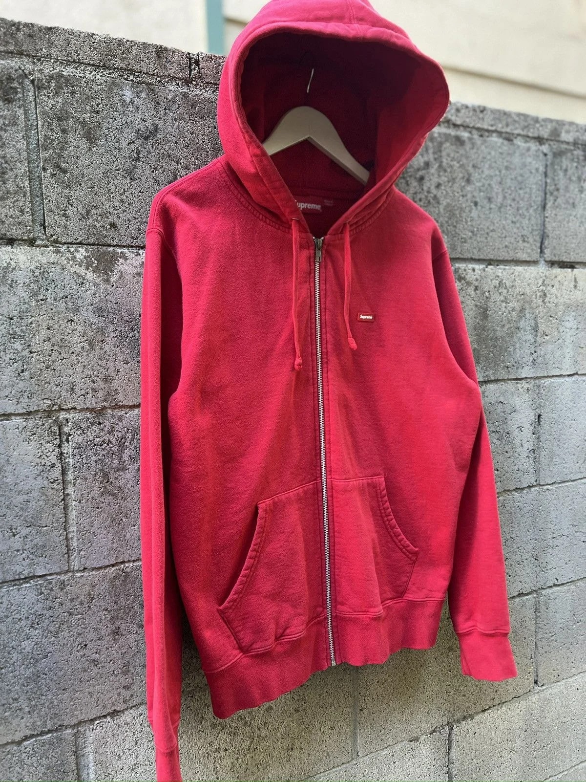 Supreme — Supreme Small Box Logo Zip Up Hoodie — streetwear — resale