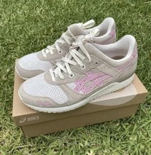 Asics — Asics Gel Lyte III OG Kadomatsu Sakura Crepe Size US 12 - 1201A164200 — Sneaker — resale