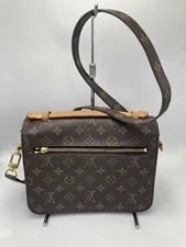 Louis Vuitton Pochette Metis Crossbody 3