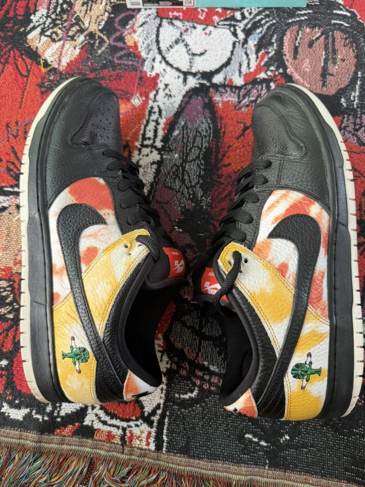 Nike SB — Nike Sb - Dunk Low Raygun — Sneaker — resale