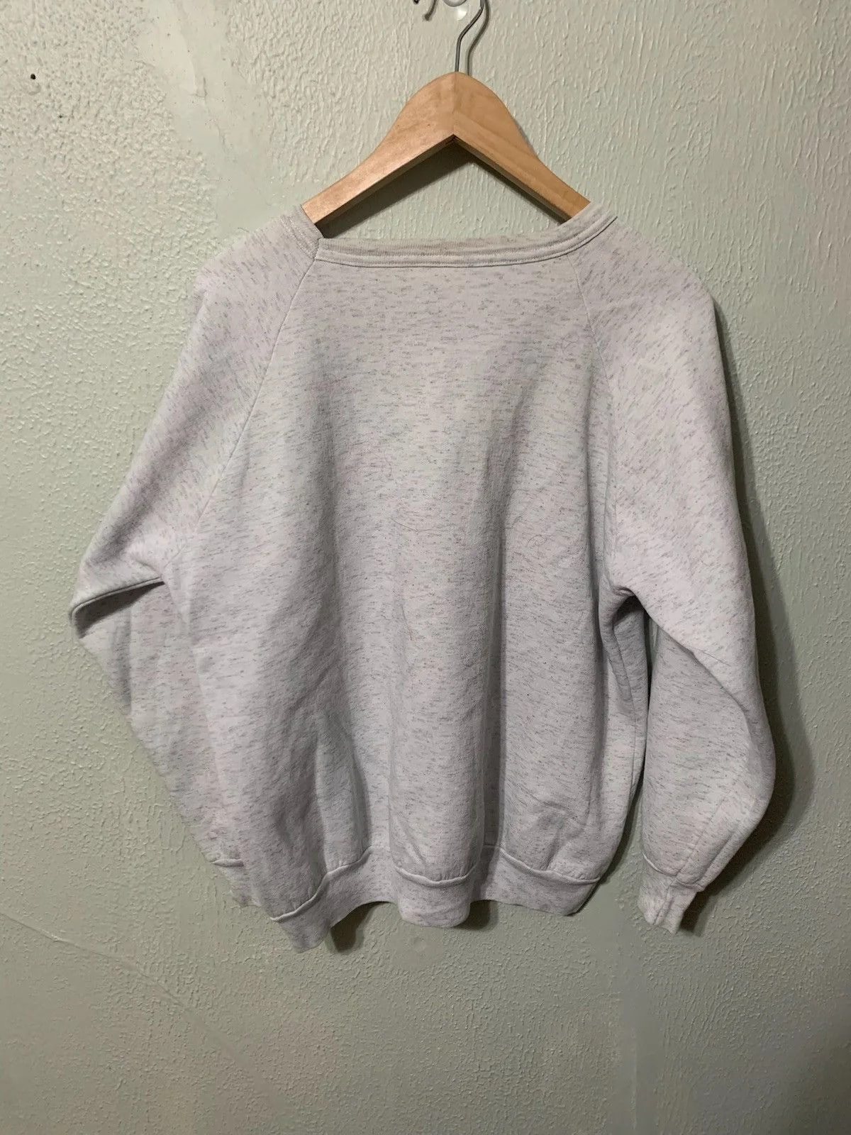 Vintagem — Crewneck Canada 1980s Sweatshirt — streetwear — resale