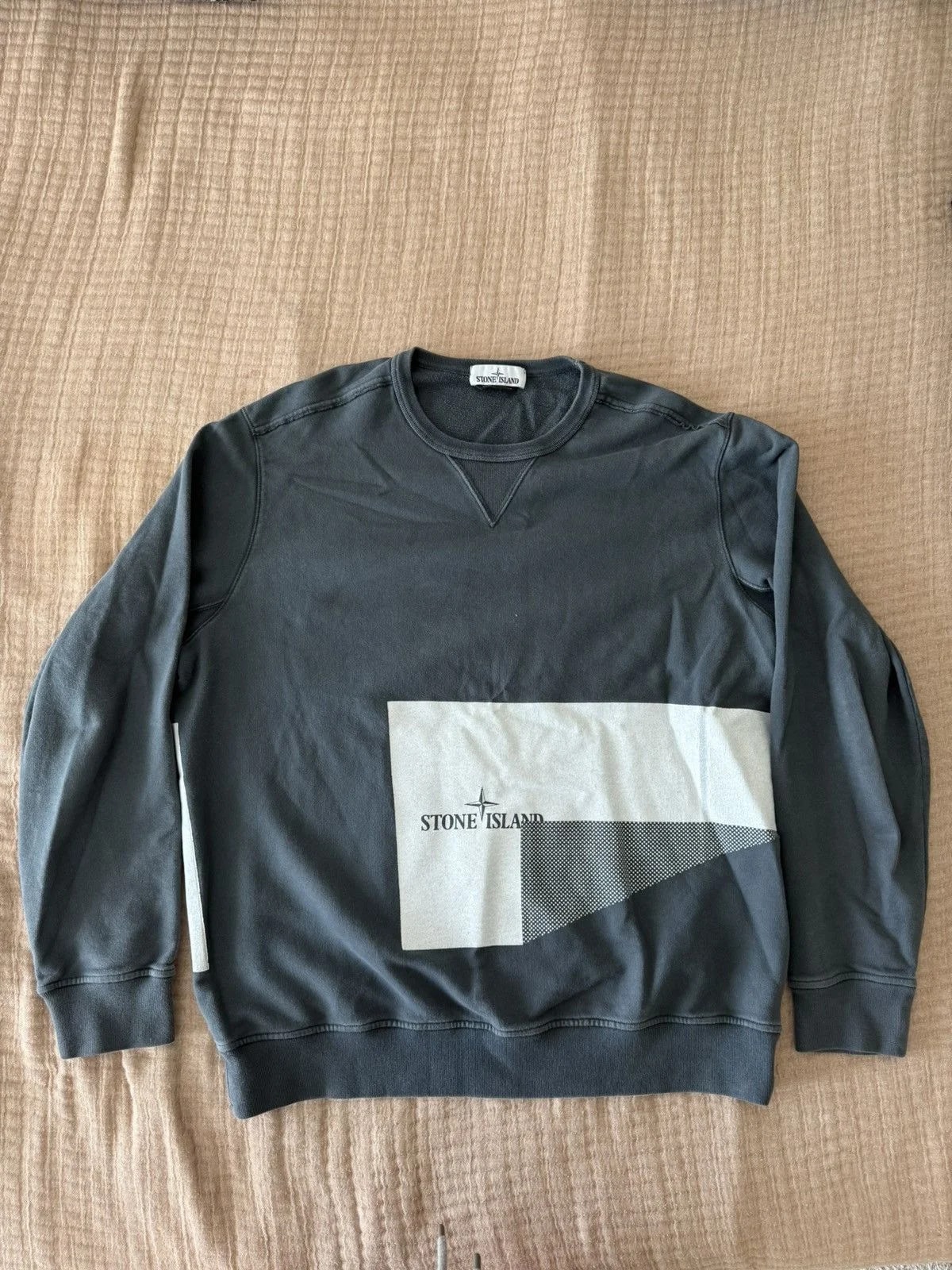 Island Sweatshirt 2