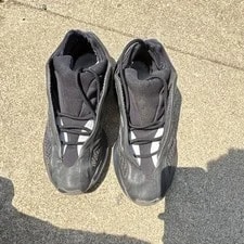 Yeezy 700 V3 Alvah 4