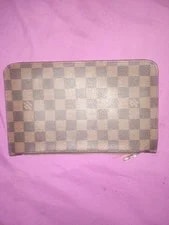 Louis Vuitton Neverfull Pochette in Featuring 2