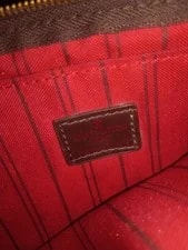 Louis Vuitton Neverfull Pochette in Featuring 3