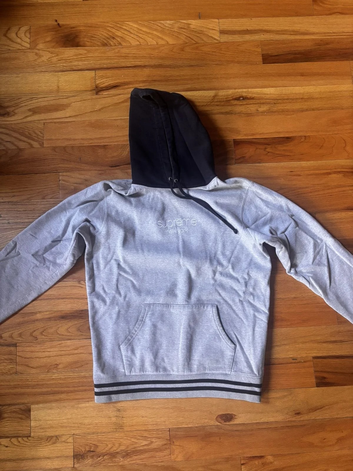 Supreme — Supreme Classic Logo Hoodie 2013 — streetwear — resale