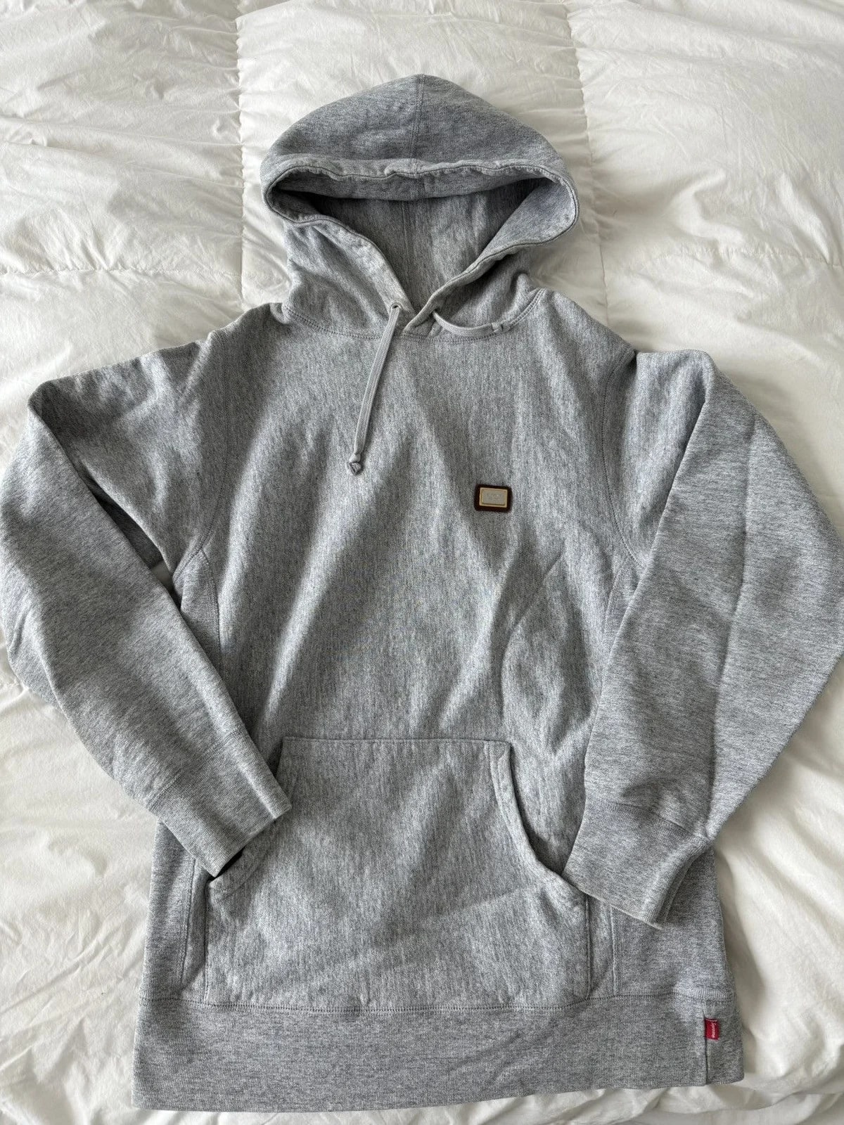Supreme — Supreme Metal Plate Hoodie (M) — streetwear — resale
