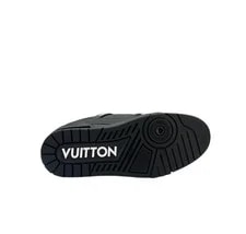 Pre-Owend Louis Vuitton Traine Size US 10 4