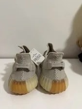 Yeezy Boost 350 V2 Size 9.5 New in Box 3