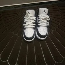 Jordan 1 Low Grade School / DV1333-100 4Y 4