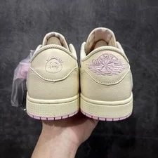 AJ 1 X Low OG SP “Shy ” IQ7604-100 4
