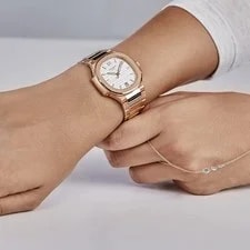 Patek Philippe Nautilus 7118/1R-001 '' Rose Gold Silvery Opaline Dial 2