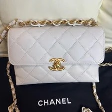 Chanel — Chanel 22S Flap Quilted Crossbody CC Logo — Handbag — resale