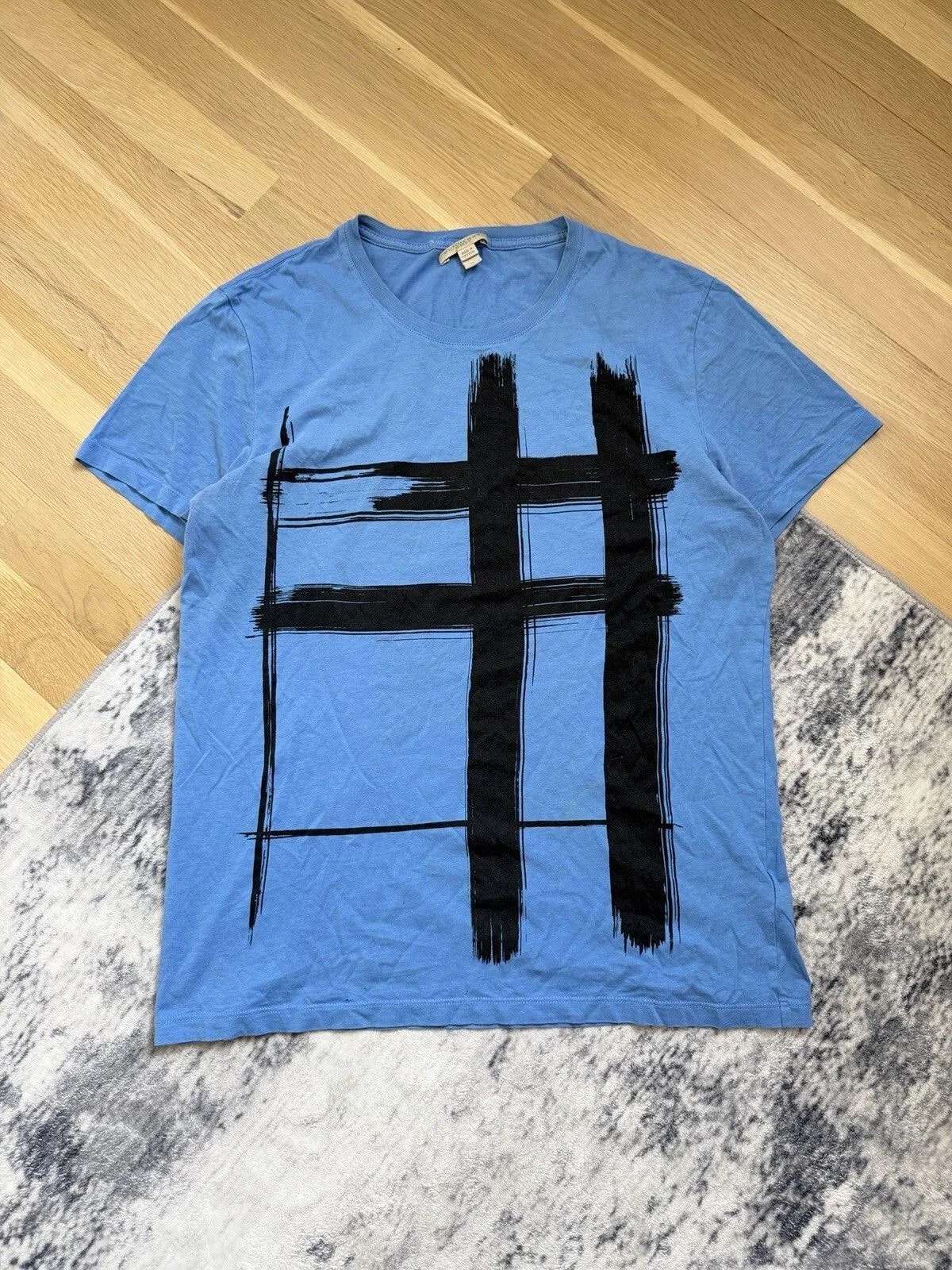 Burberry — Burberry Brit T-shirt Medium — streetwear — resale
