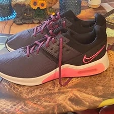 Nike Low Top Athletic Lace-Up 2