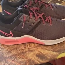 Nike Low Top Athletic Lace-Up 4