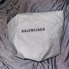 Balenciaga Woman Today Limited Edition Iconic de 4