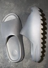 Yeezy Slides Size 10 Dark 3