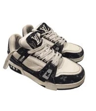 Louis Vuitton — Louis Vuitton Low Top Size 7 Italy — Sneaker — resale