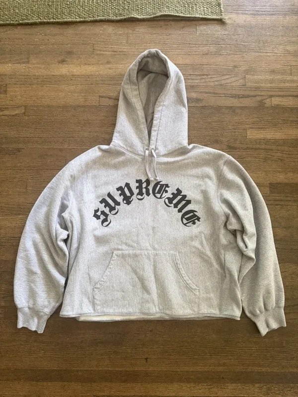 Supreme — Supreme Script Print Hoodie ’S Medium Cropped — streetwear — resale